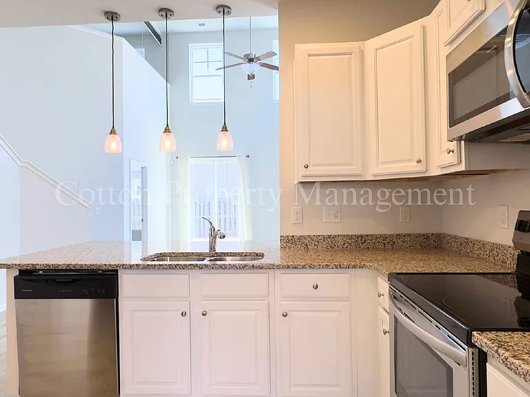 7313 Chipley Dr — Photo 7
