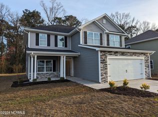 911 Eakins Ln, Richlands, NC 28574
