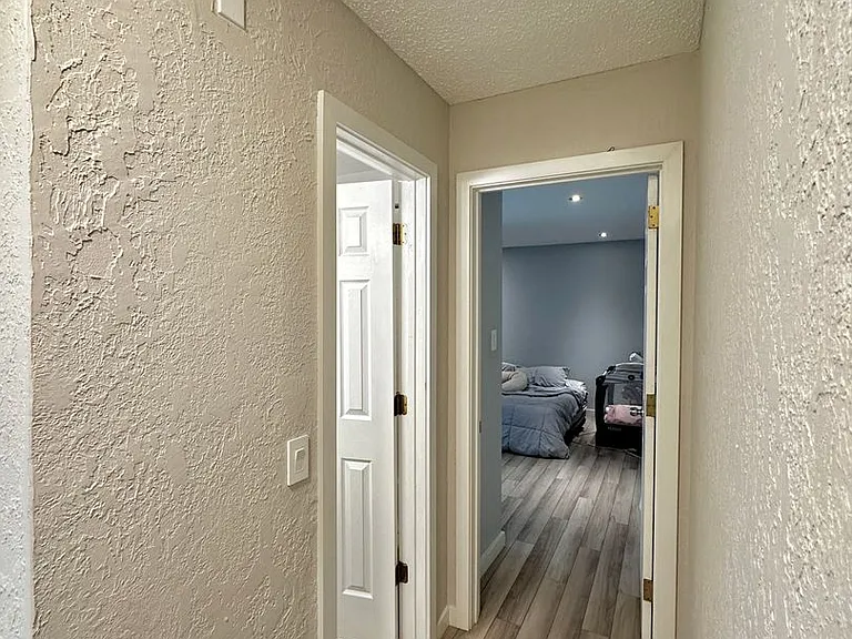 4720 NE Macarthur Cir — Photo 21
