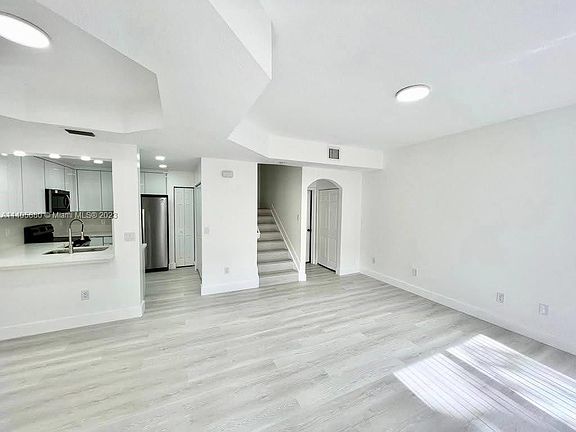 3rd image of 4911 Spinnaker Dr #4808