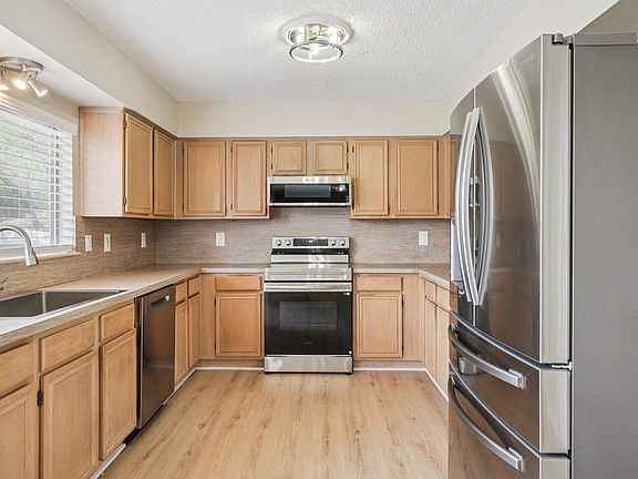 4th image of 620 Taylor Ct