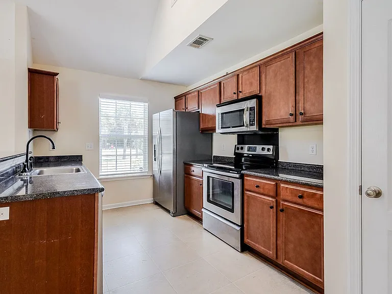 16 Castello Ave — Photo 2