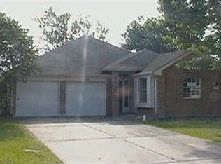 222 Almond Dr, Lake Jackson, TX 77566