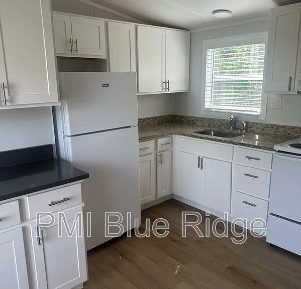 206 Friendly Cir — Photo 1
