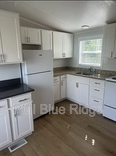 206 Friendly Cir Photo 1