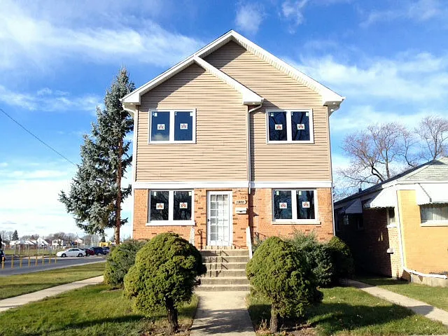 2400 Clarke St photo 1