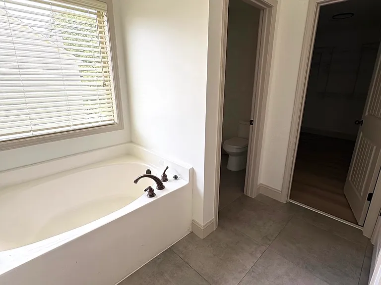1244 Saint James Pl — Photo 33