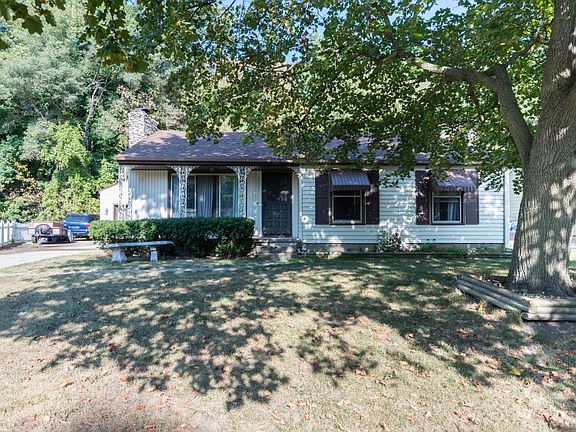 3rd image of 3035 Cheney Ave NE