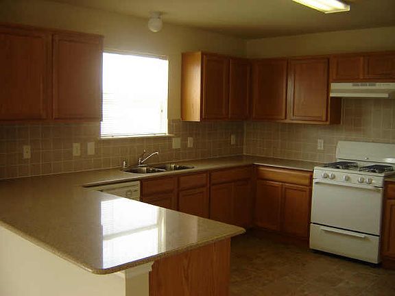 3rd image of 402 Mantova Dr