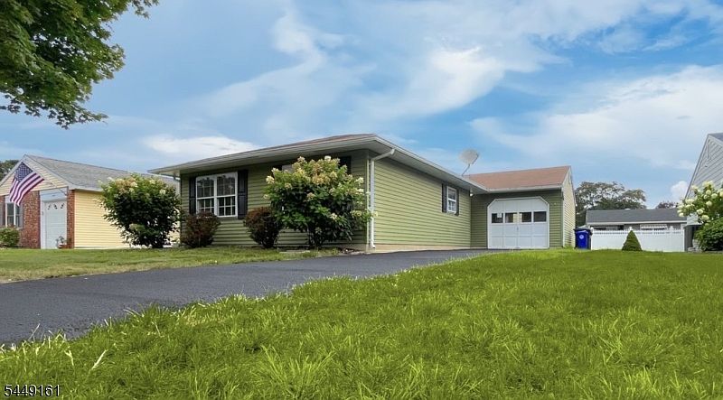 1st image of 11 Reef Pl