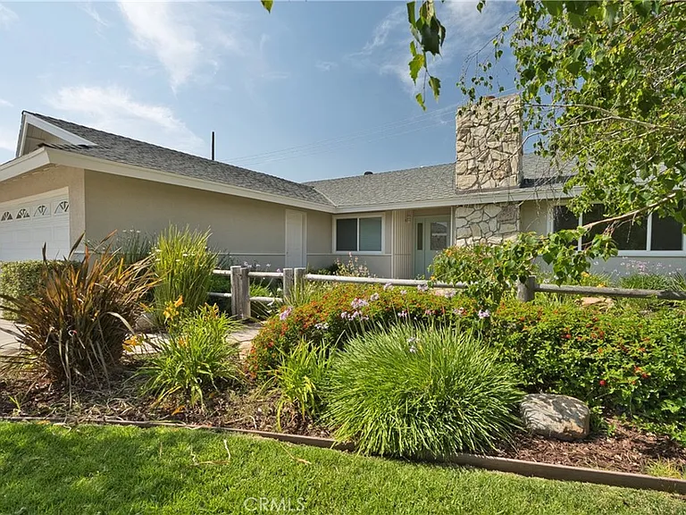 1425 Arrow Wood Dr — Photo 3