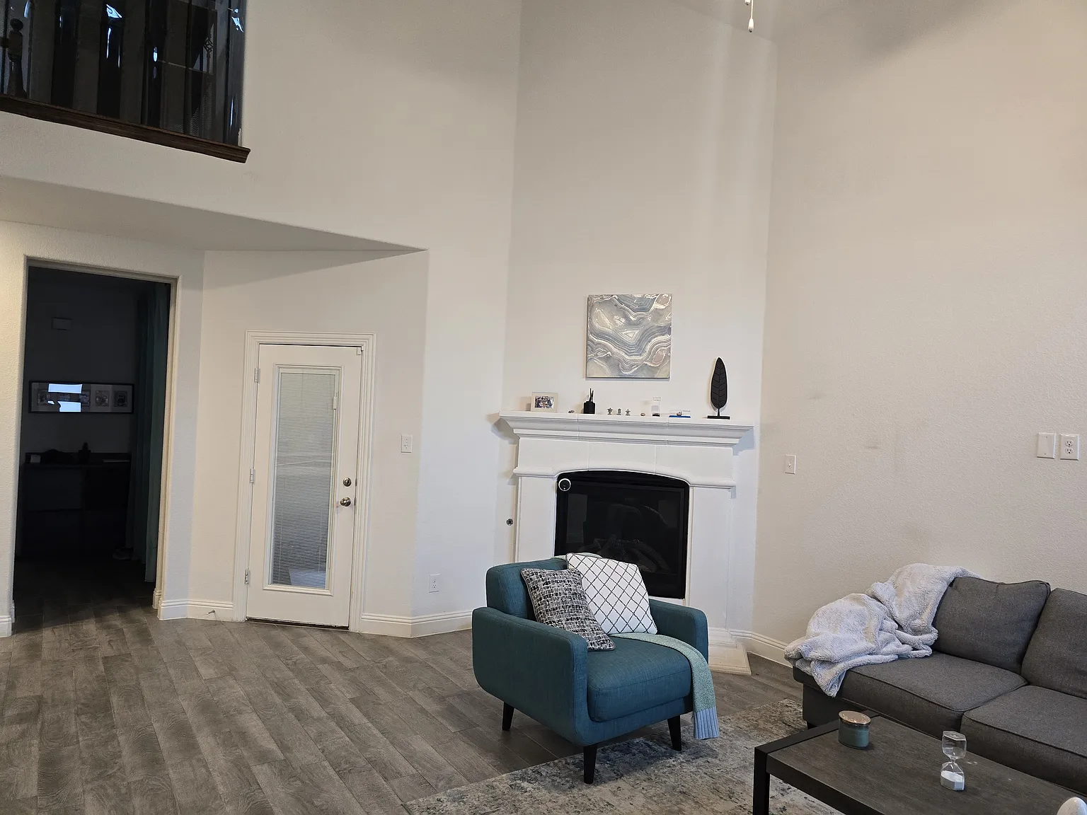 4 bed, 2.5 bath, 2389 sqft, $2,850 — Photo 4