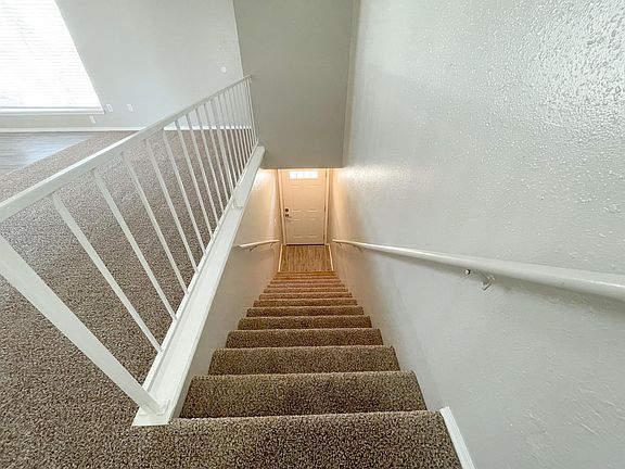 2nd image of 900 NW 24th St #Paseo24-900-0