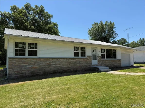 548 N 2nd St, Wellsville, MO 63384