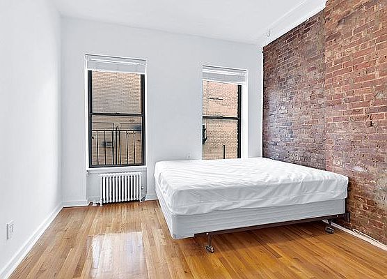 4th image of 448 W 54th St APT 5c