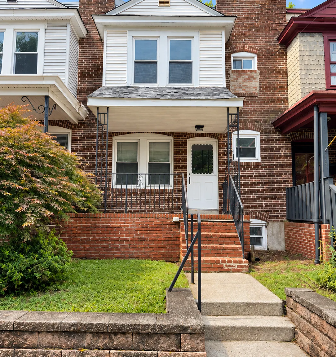 3 bed, 1300 sqft, $2,395 — Photo 1