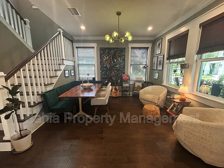 211 E Adalee St — Photo 5
