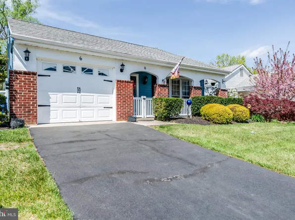 6 Finchley Ct, Southampton, NJ 08088