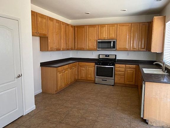 5th image of 9487 Apricot Ct