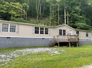 2124 Arkansas Creek Rd, Martin, KY 41649