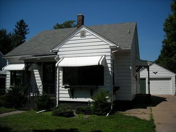 3rd image of 718 E Wausau Ave