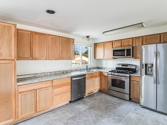 4th image of 654 NW Ensign Dr