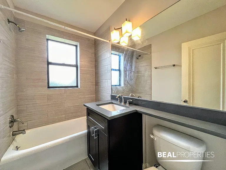 2321 N Rockwell St #B3 — Photo 12