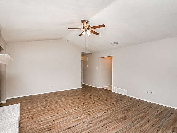 3rd image of 428 Guadalupe Dr
