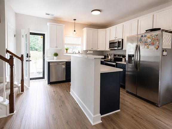 3rd image of 2019 Avery Park Dr