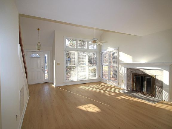 4th image of 105 Keithwood Ln