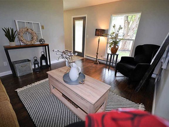 3rd image of 65 Creekview Ct
