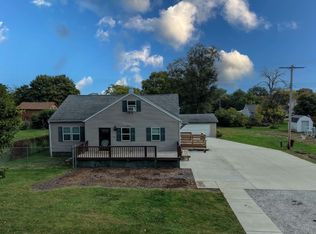 445 N 5th St, Sheldon, IL 60966