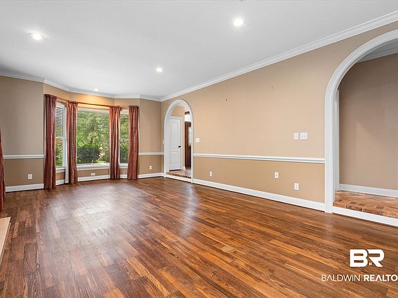 5th image of 7017 Charleston Oaks Dr N