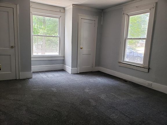 3rd image of 286 N Clarenden Ave