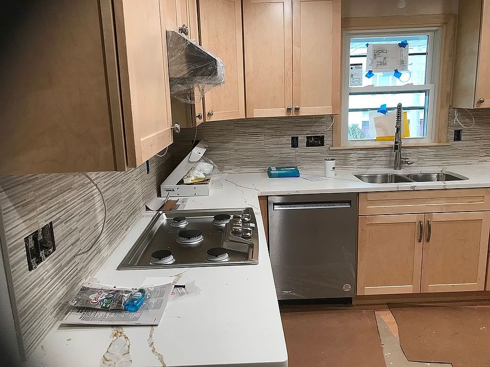Quartz countertop & cabinets