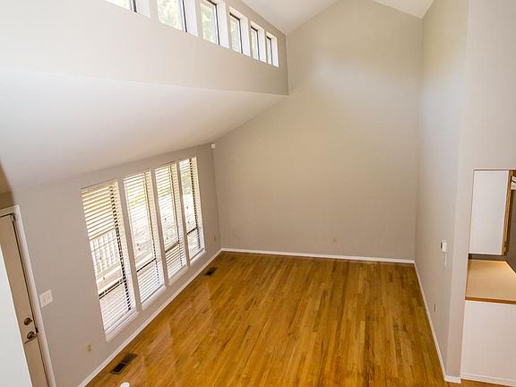 4th image of 2434 229th Ave NE