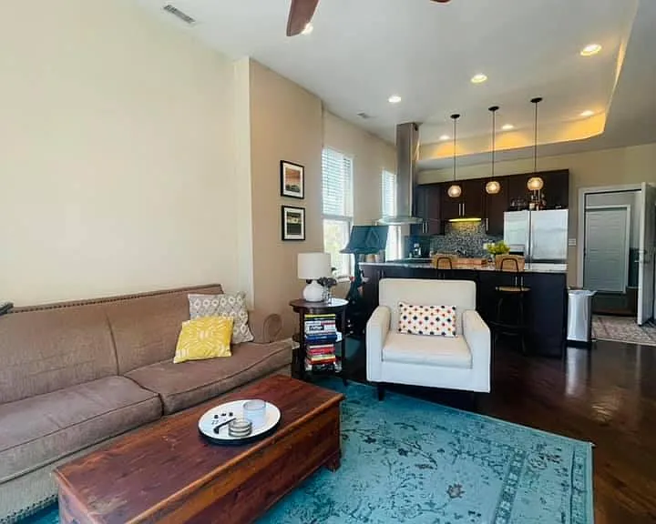 1101 N Winchester Ave #2R — Photo 1