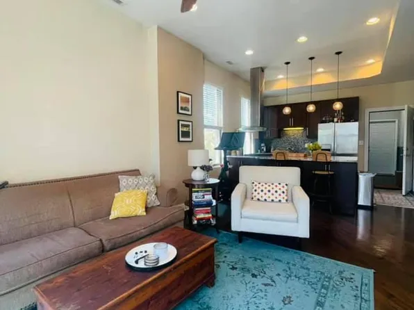 1101 N Winchester Ave #2R, Chicago, IL 60622