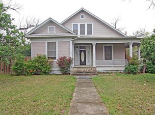 222 W Humphreys St, Seguin, TX 78155