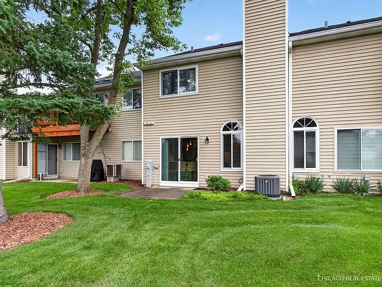 152 Brittany Dr — Photo 16
