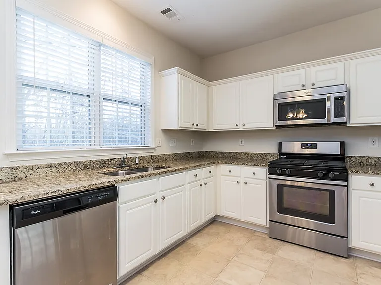 3740 Ridgefair Dr — Photo 9