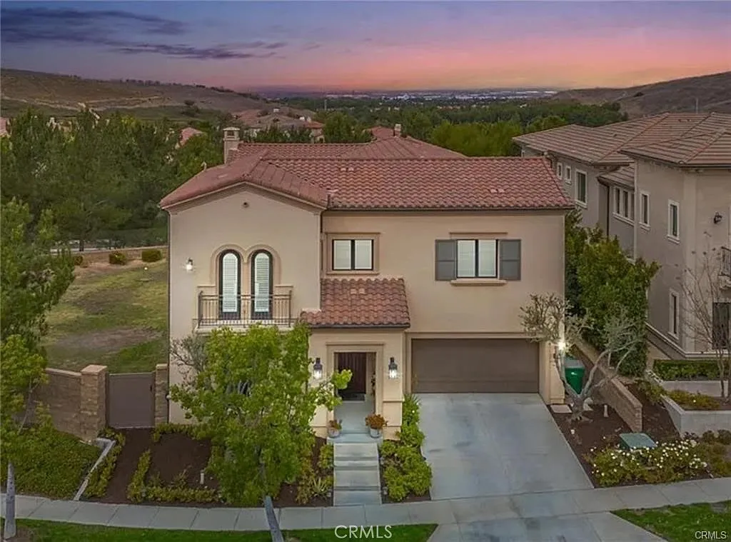4 bed, 4.5 bath, 4710 sqft, $14,000 — Photo 1