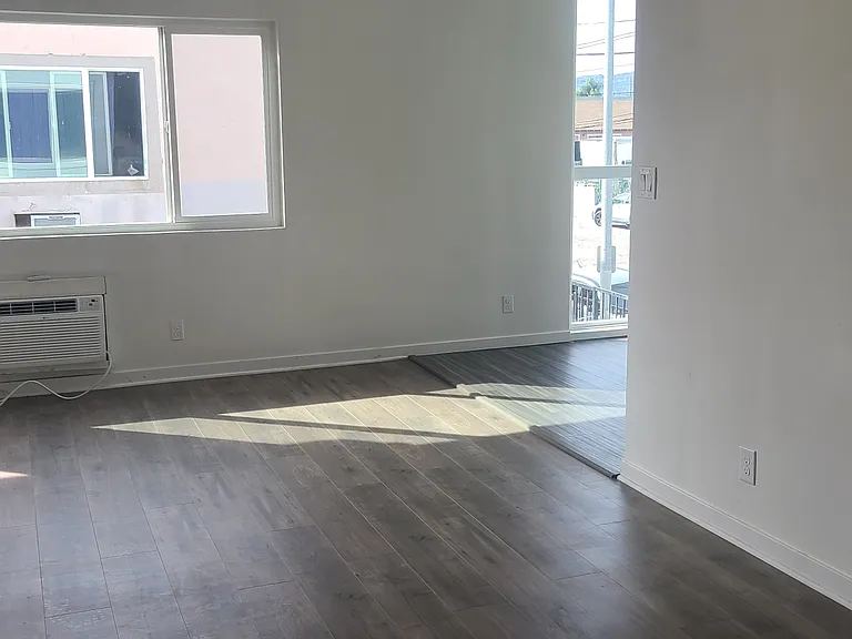 18314 Napa St — Photo 3