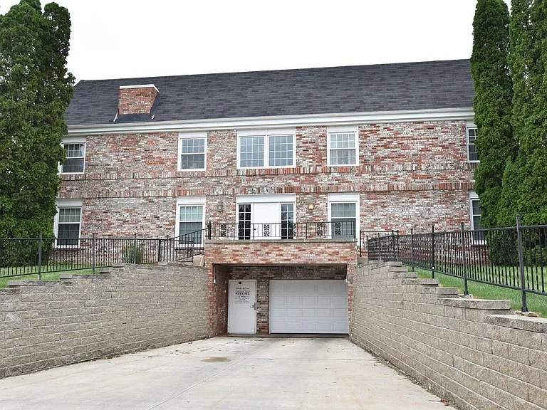 2076 Chateau Ct #106 — Photo 21