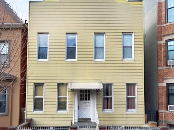 2556 37th St, Astoria, NY 11103