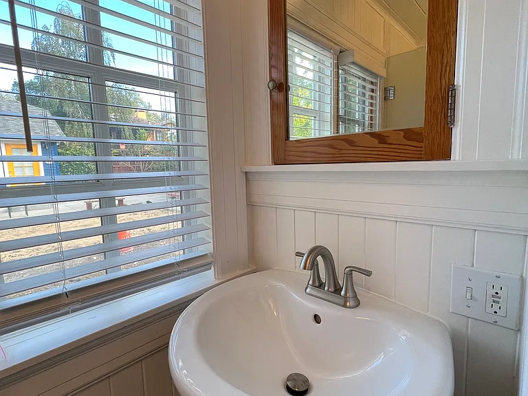 641 Guinda St — Photo 13