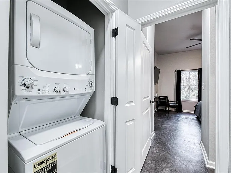 907 Park Ave — Photo 15