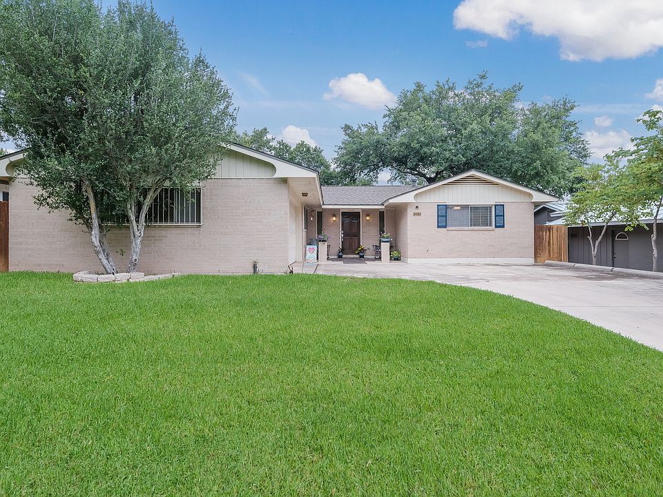 1st image of 3023 Sir Phillip Dr