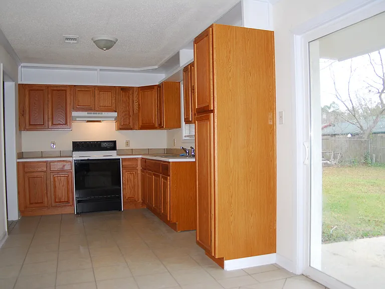 1005 Debra Dr — Photo 7