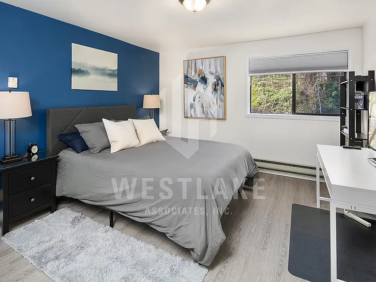 2546 Dexter Ave N #302 — Photo 8